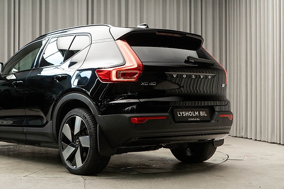 Volvo XC40 30 of 30