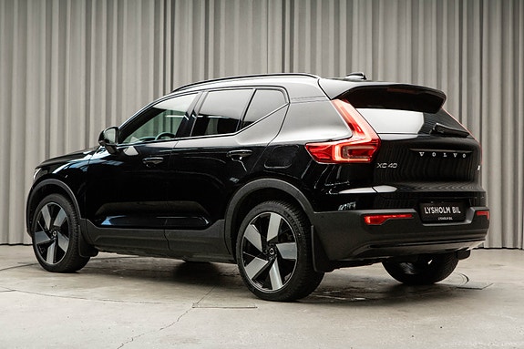 Volvo XC40 6 of 30
