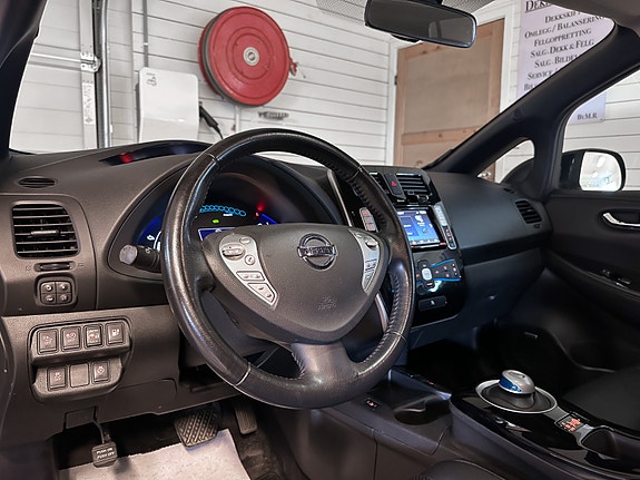 Nissan Leaf 7 of 30
