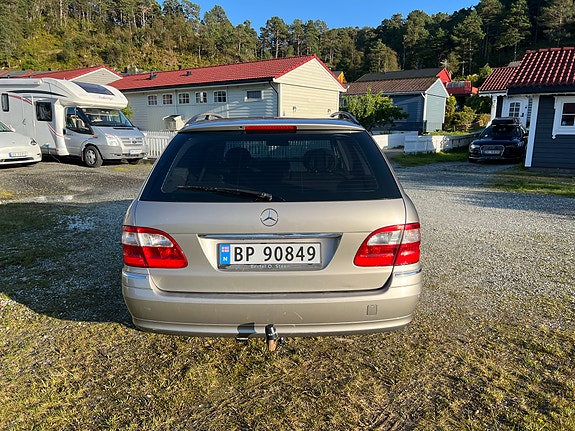 Mercedes-Benz E240 6 of 21
