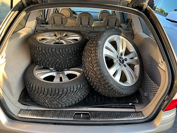 Mercedes-Benz E240 21 of 21