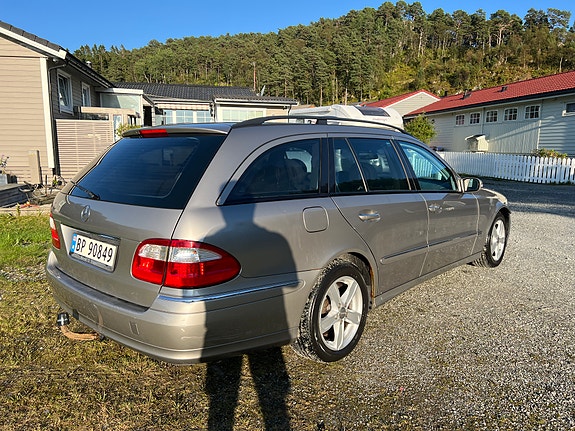 Mercedes-Benz E240 5 of 21