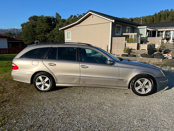 Mercedes-Benz E240 4 of 21