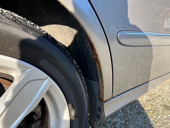 Mercedes-Benz E240 17 of 21