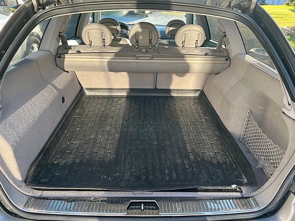 Mercedes-Benz E240 14 of 21