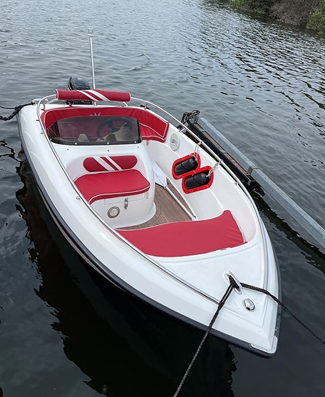 Seaking 360 med 9,9 hk Suzuki, stereo og båthenger 9 of 16