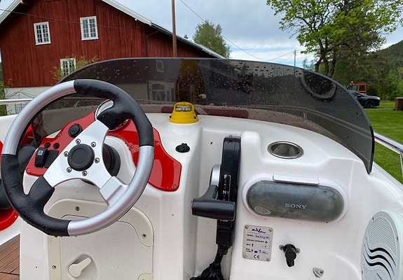 Seaking 360 med 9,9 hk Suzuki, stereo og båthenger 14 of 16