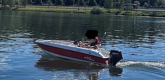 Seaking 360 med 9,9 hk Suzuki, stereo og båthenger 7 of 16