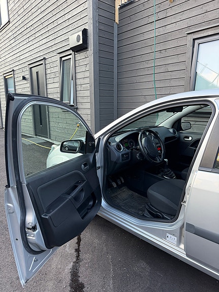 Ford Fiesta 15 of 28