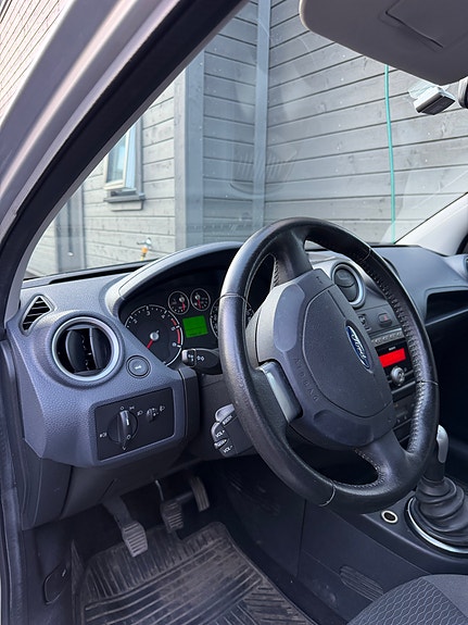 Ford Fiesta 17 of 28