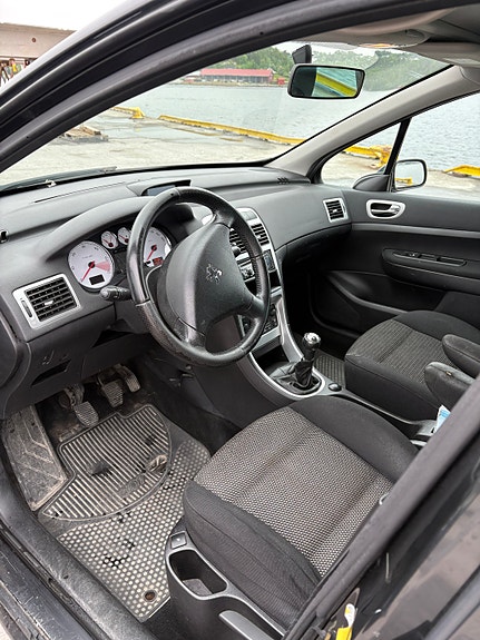Peugeot 307 SW 8 of 10