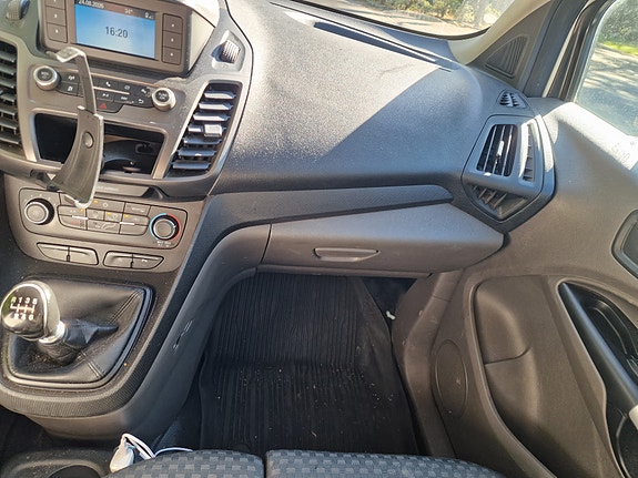 Ford Transit Connect 8 of 13
