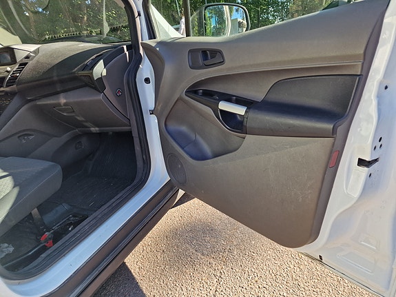 Ford Transit Connect 10 of 13