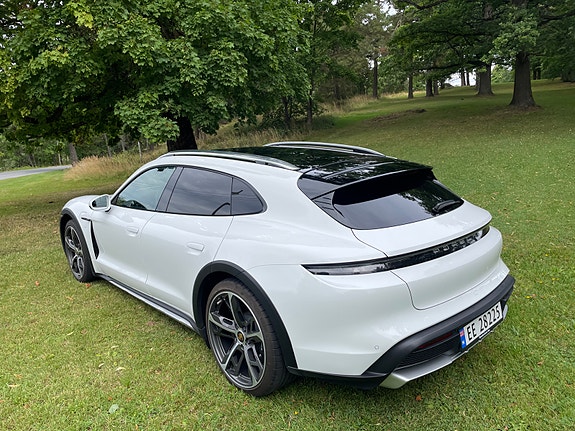 Porsche Taycan 4 14 of 30