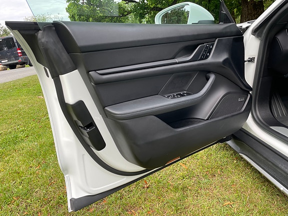 Porsche Taycan 4 17 of 30