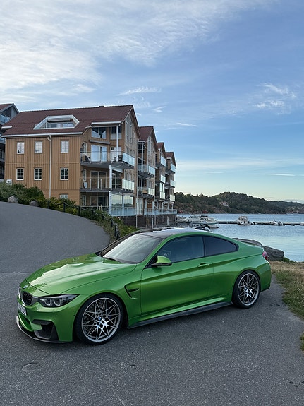 BMW M4 2 of 18