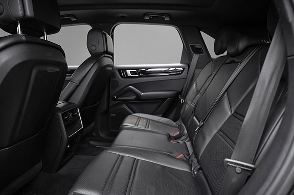 Porsche Cayenne 21 of 30