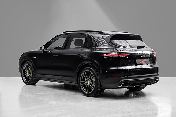 Porsche Cayenne 7 of 30