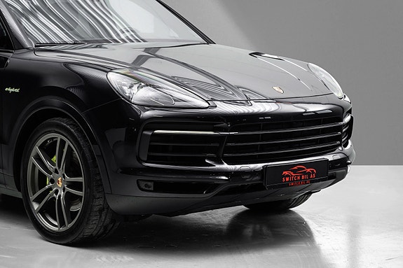 Porsche Cayenne 9 of 30