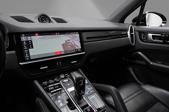 Porsche Cayenne 12 of 30