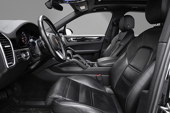 Porsche Cayenne 11 of 30