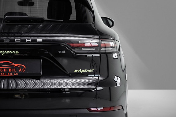 Porsche Cayenne 4 of 30