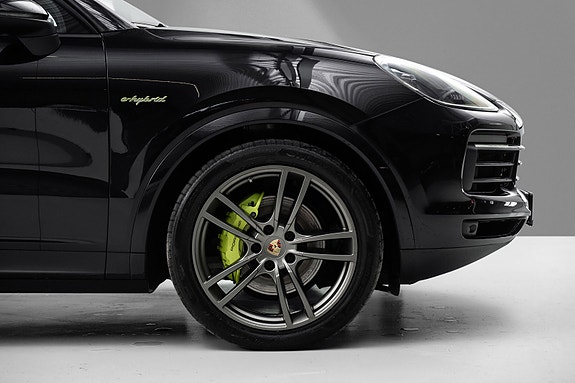 Porsche Cayenne 8 of 30