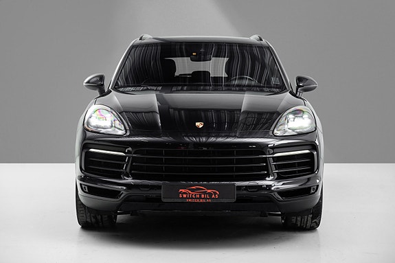 Porsche Cayenne 2 of 30