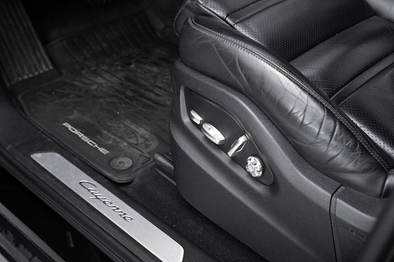 Porsche Cayenne 19 of 30