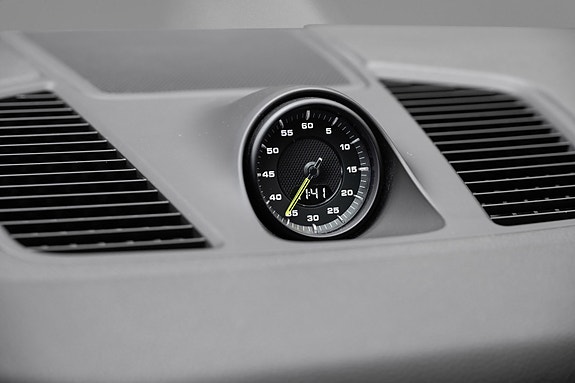 Porsche Cayenne 16 of 30