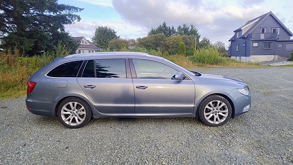 Skoda Superb 12 of 30