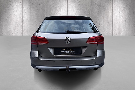 Volkswagen Passat 5 of 30