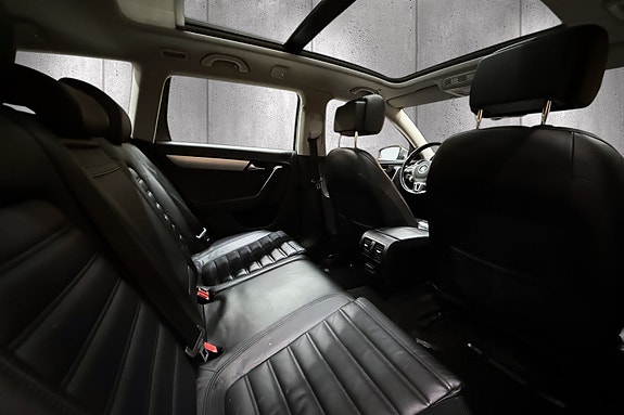 Volkswagen Passat 16 of 30