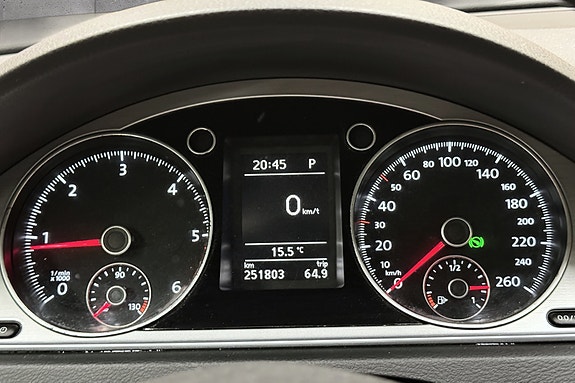 Volkswagen Passat 21 of 30