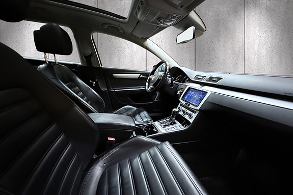 Volkswagen Passat 12 of 30