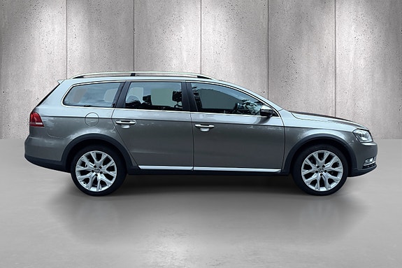 Volkswagen Passat 3 of 30