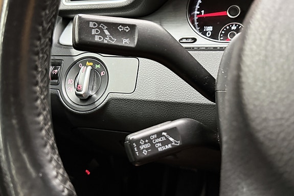 Volkswagen Passat 23 of 30