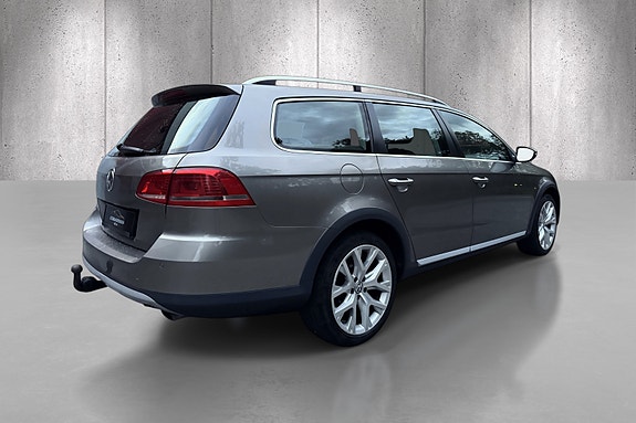 Volkswagen Passat 4 of 30