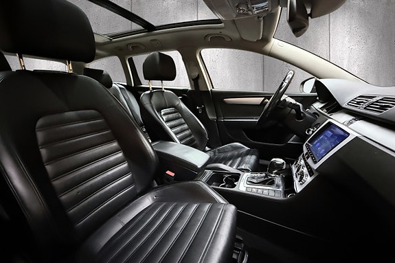 Volkswagen Passat 13 of 30
