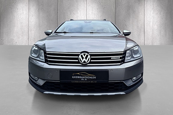 Volkswagen Passat 2 of 30