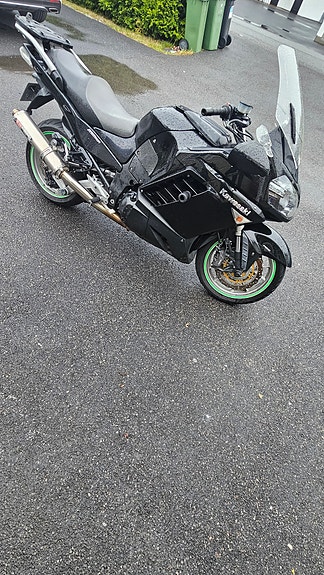 Kawasaki GTR 1400 4 of 7