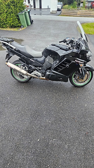 Kawasaki GTR 1400 2 of 7