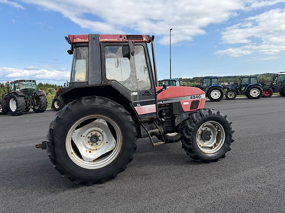 CASE IH 4240 XL 18 of 30