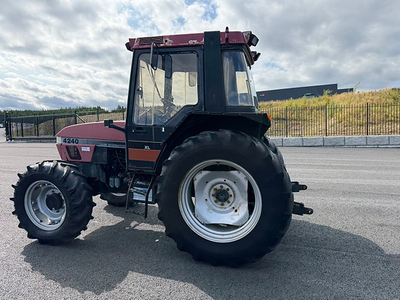 CASE IH 4240 XL 7 of 30