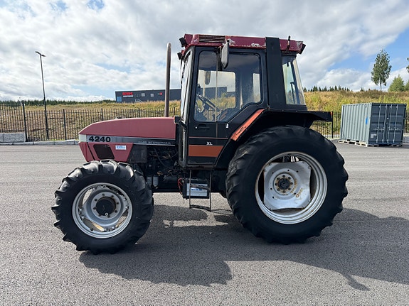 CASE IH 4240 XL 5 of 30