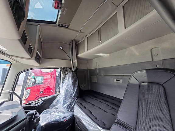 Volvo FH 8x4 krokbil med brøyteutstyr 10 of 12