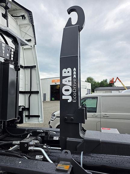 Volvo FH 8x4 krokbil med brøyteutstyr 9 of 12