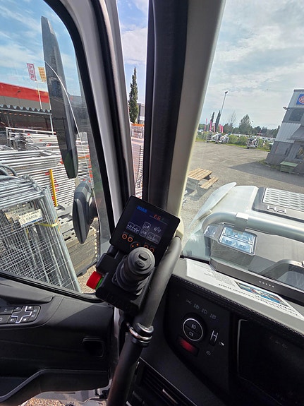 Volvo FH 8x4 krokbil med brøyteutstyr 11 of 12