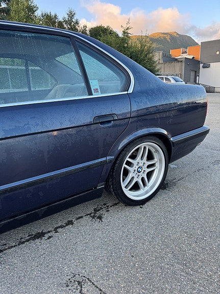 BMW 525i 9 of 12
