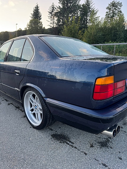 BMW 525i 7 of 12